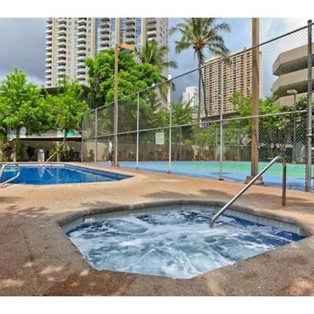 Spacious Studio W/ Parking, Beach/Mall/Park Honolulu Buitenkant foto