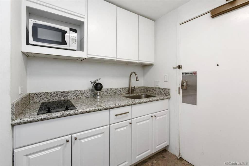 Spacious Studio W/ Parking, Beach/Mall/Park Honolulu Buitenkant foto