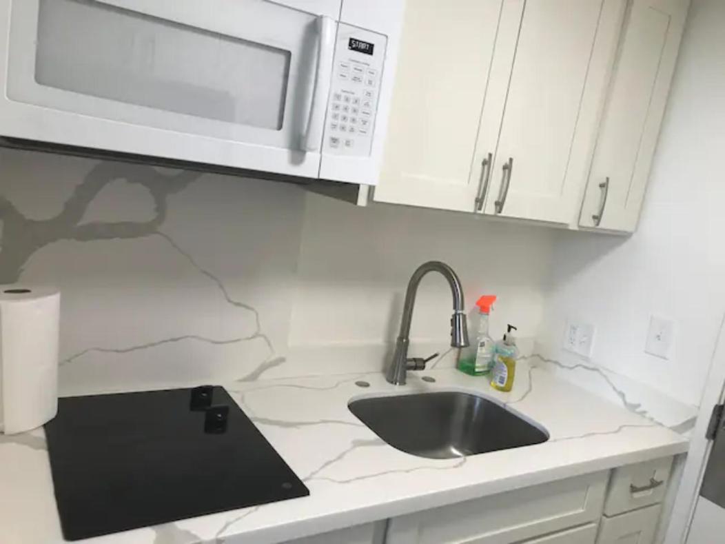 Spacious Studio W/ Parking, Beach/Mall/Park Honolulu Buitenkant foto
