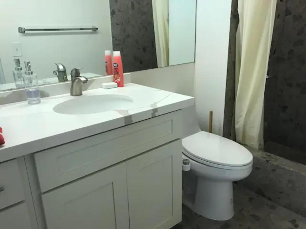 Spacious Studio W/ Parking, Beach/Mall/Park Honolulu Buitenkant foto